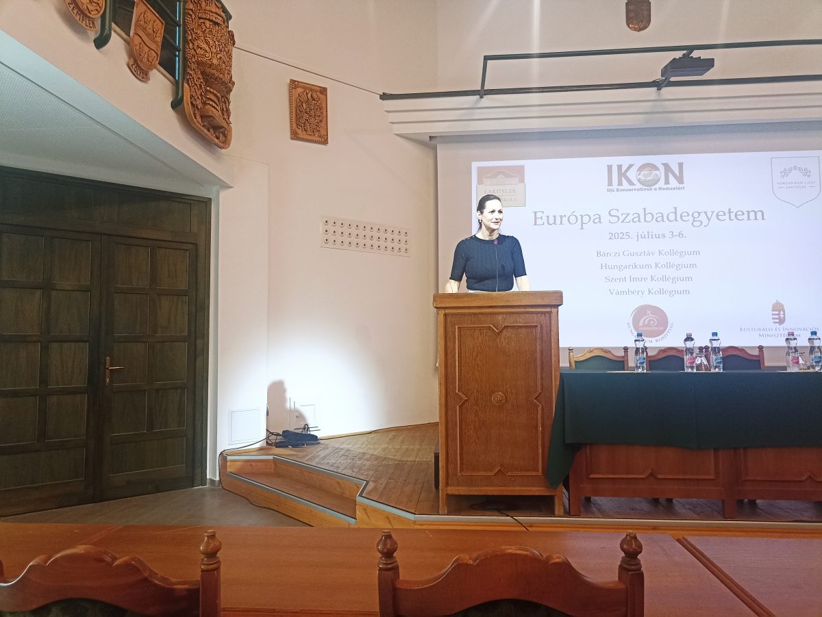 Molnárné Dr. Lezsák Anna portréja