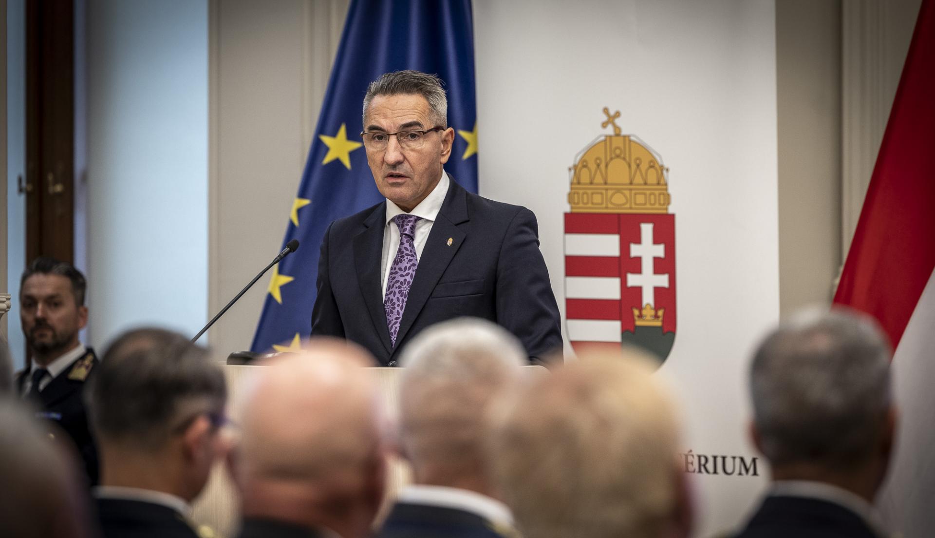 Belügyminisztérium / Magyarország Kormánya Dr. Tóth Gábor portréja